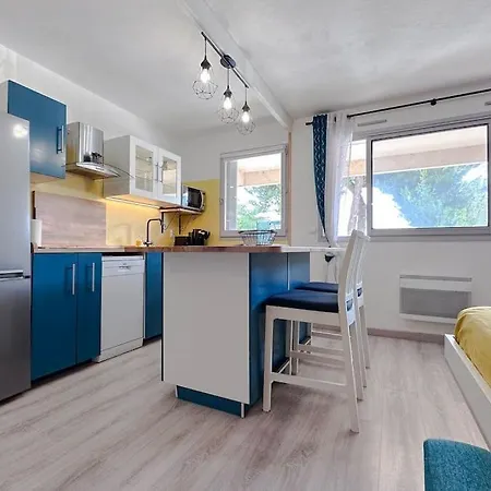 Decaroli - Stylish And Central Renovated Modern Studio Apartment *
