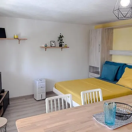 Apartment Decaroli - Stylish And Central Renovated Modern Studio Saint-Laurent-du-Var