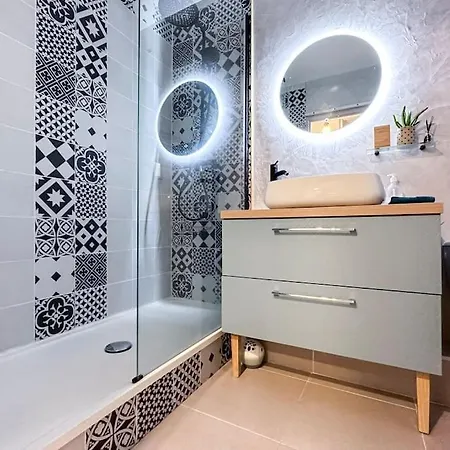 Decaroli - Stylish And Central Renovated Modern Studio Apartment Saint-Laurent-du-Var