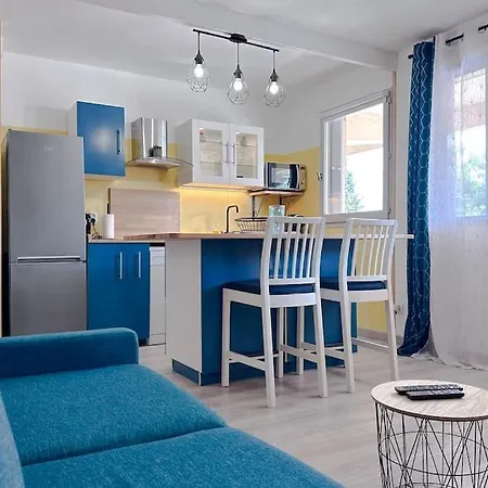 Apartment Decaroli - Stylish And Central Renovated Modern Studio